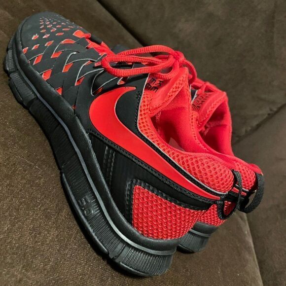 Excellent NIKE Fingertrap Trainer 5.0 Black University Red Men 10.5 US 44.5 EUR - Picture 4 of 11